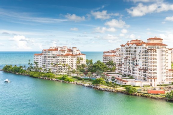 Miami Boat Tour around Fisher Island - Wannado Tours